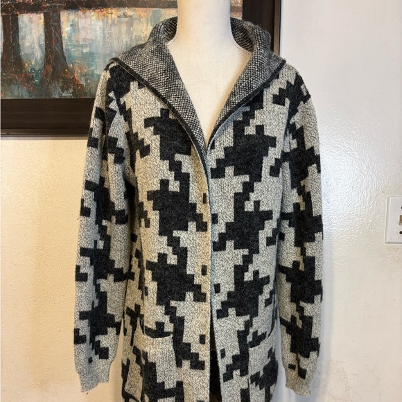 Monteau Sweaters - Monteau Black and White Knit Sweater